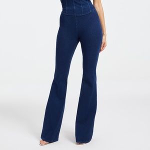 Good American Soft Sculpt Pull-on Flare Jeans (size 8-10)--NWT